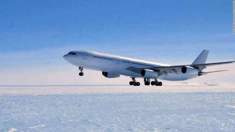 Watch Airbus A340 land in Antarctica for the first time
