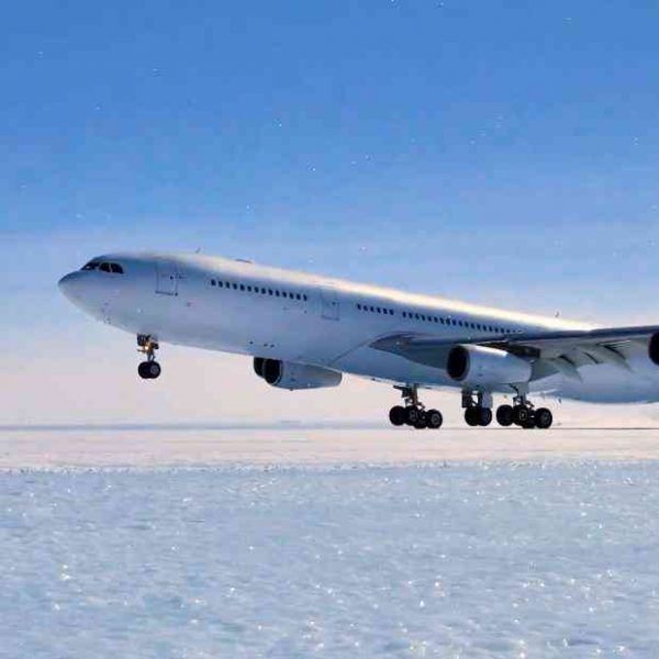 Watch Airbus A340 land in Antarctica for the first time